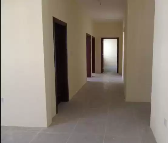 Residential Ready Property 2 Bedrooms U/F Apartment  for rent in Al Sadd , Doha #15061 - 1  image 